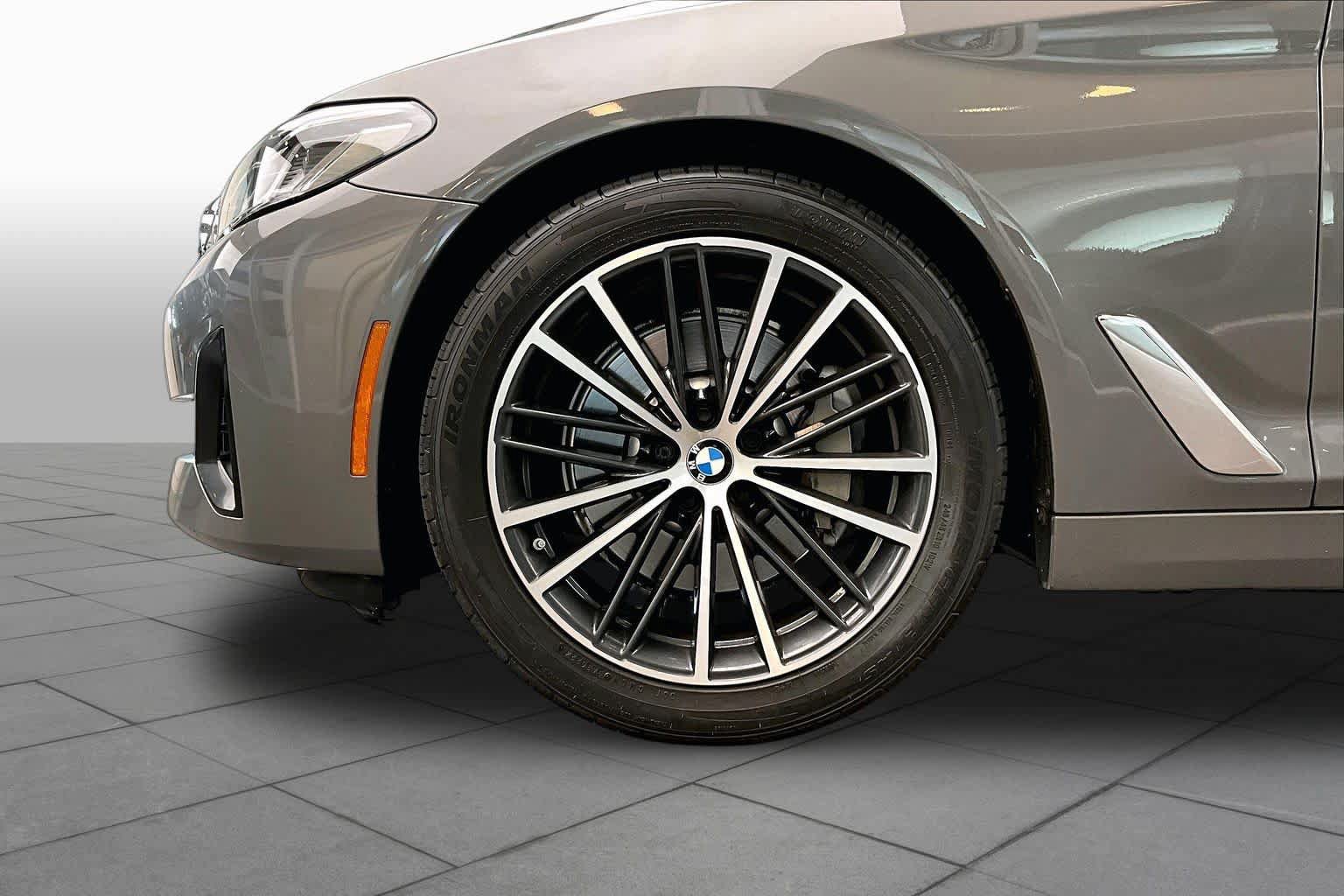 Used 2021 BMW 530i w/ Premium Package RWD image 10