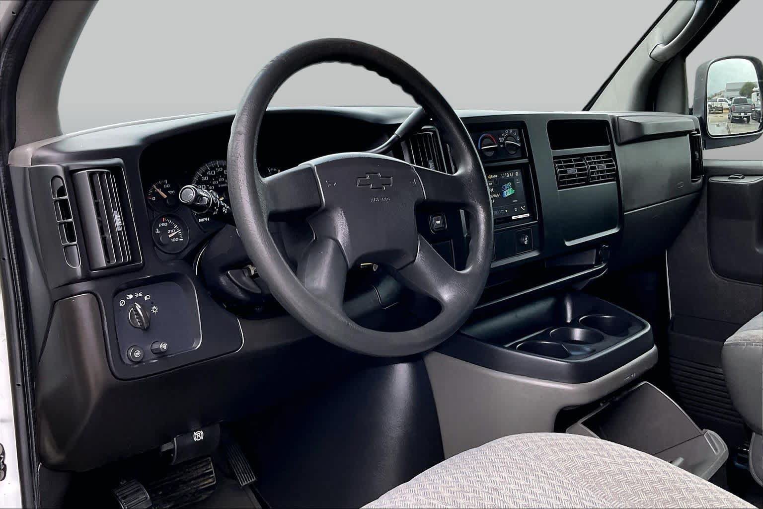 Used 2007 Chevrolet Express 3500 Extended Passenger w/ LT Preferred Equipment Group RWD image 15
