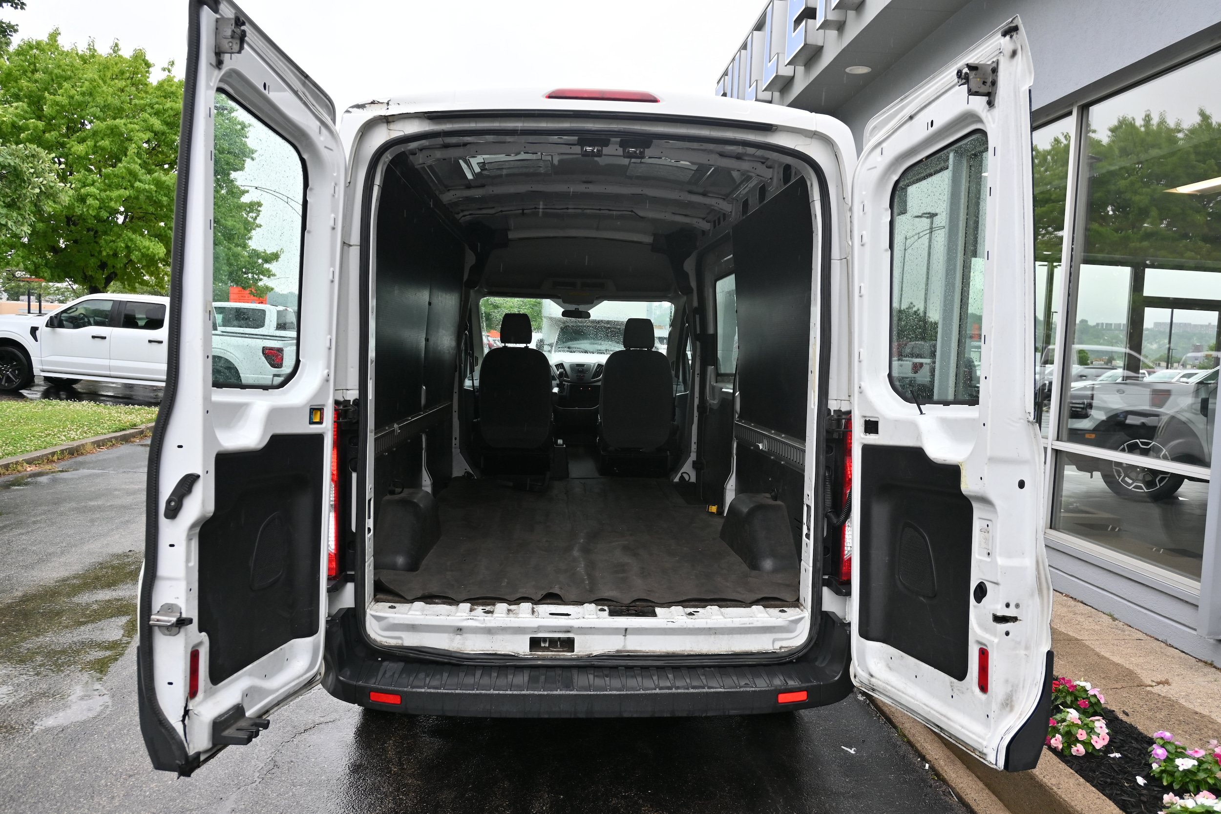 Used 2015 Ford Transit 150 148 Medium Roof RWD image 5