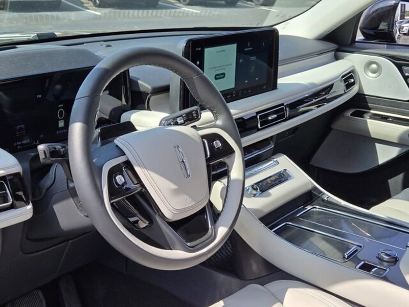 Used 2026 Lincoln Aviator Reserve image 12