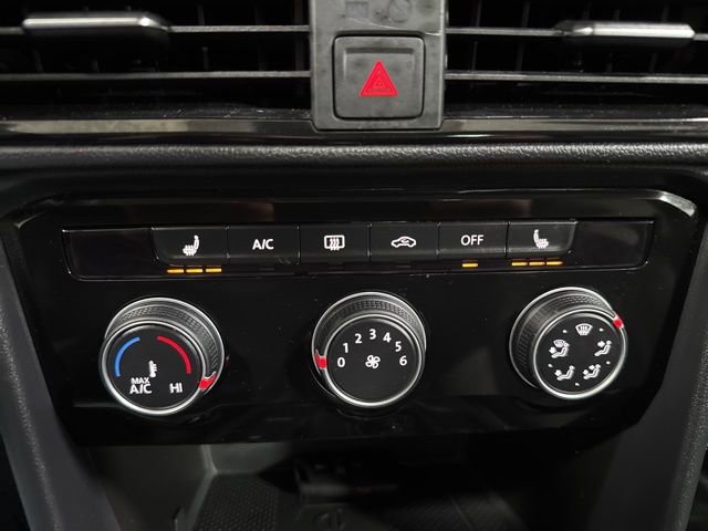 Used 2023 Volkswagen Taos SE w/ Panoramic Sunroof Package image 5
