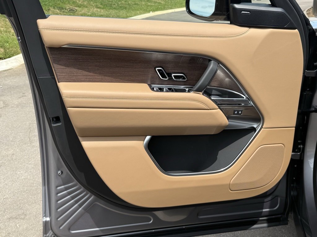 New 2025 Land Rover Range Rover SE image 14