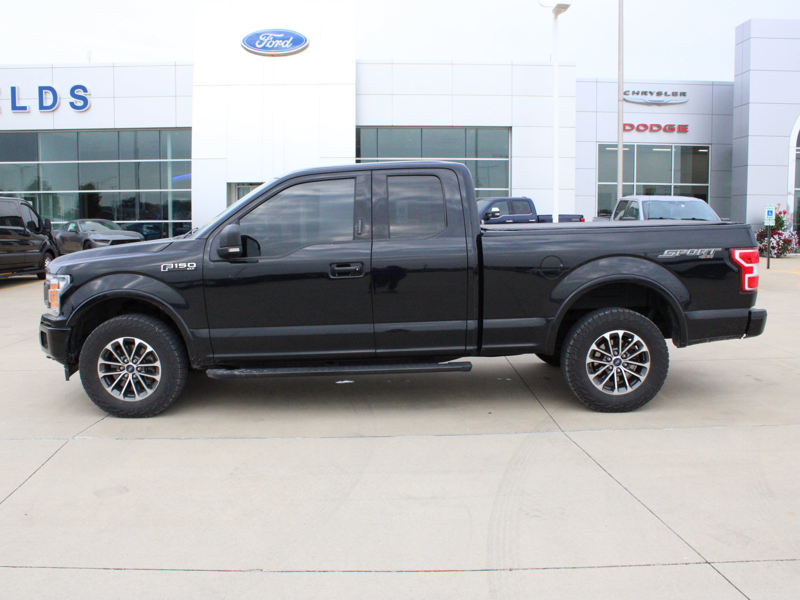 Used 2018 Ford F150 XLT w/ Equipment Group 302A Luxury AWD/4WD image 2