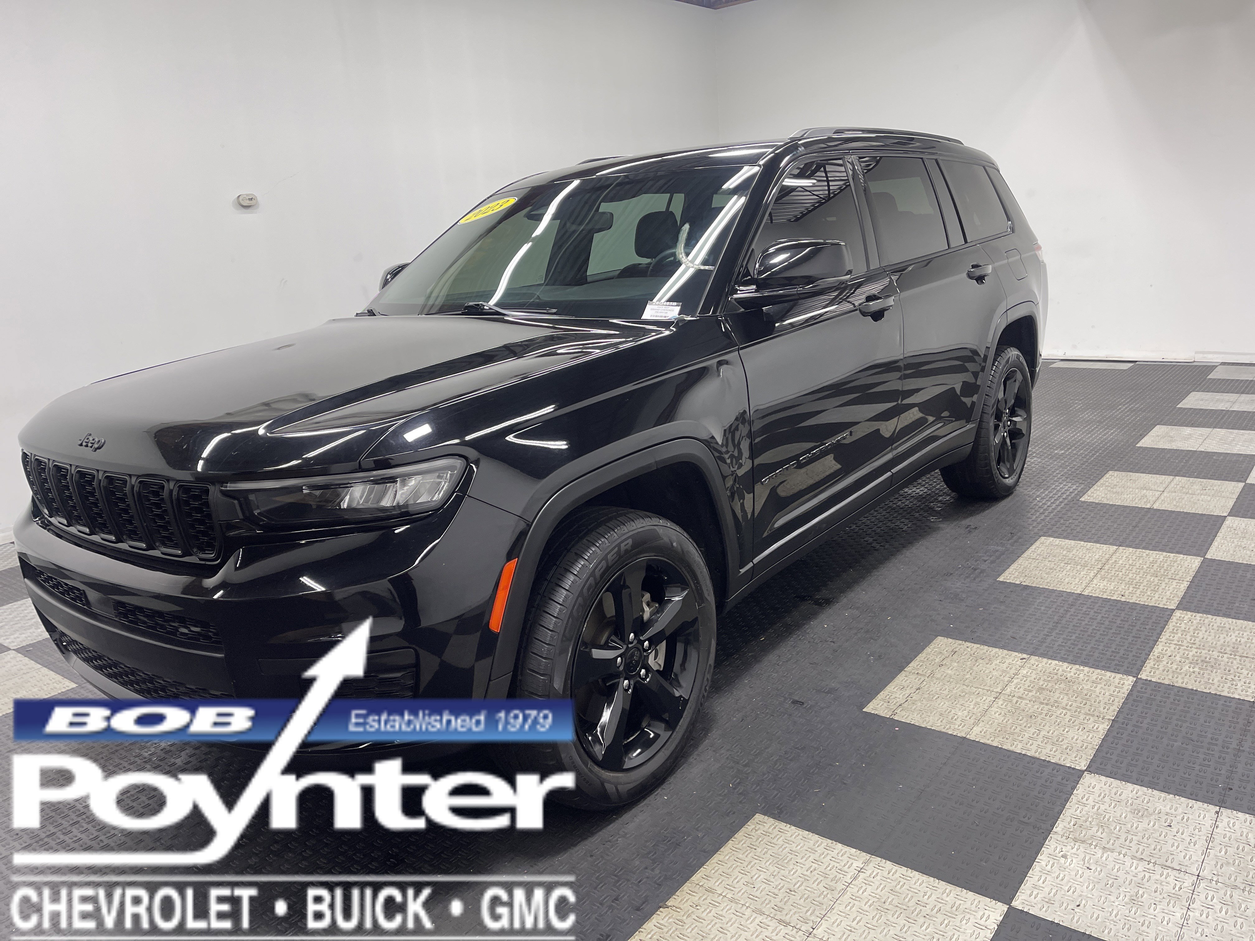 Used 2023 Jeep Grand Cherokee L Laredo AWD/4WD image 1