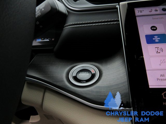 New 2025 Jeep Grand Cherokee L Limited w/ Black Appearance Package image 11