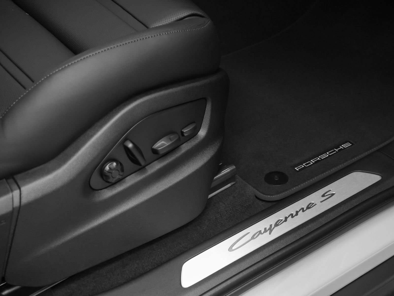 New 2026 Porsche Cayenne S AWD/4WD image 24