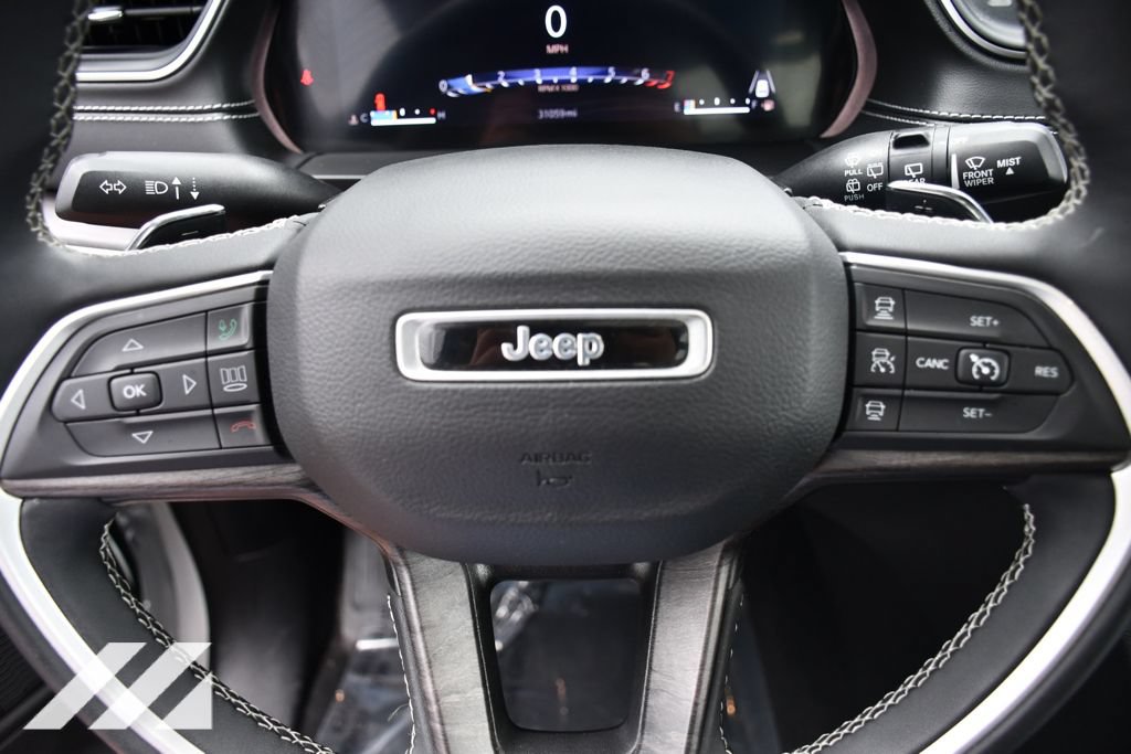 Used 2023 Jeep Grand Cherokee Limited AWD/4WD image 15