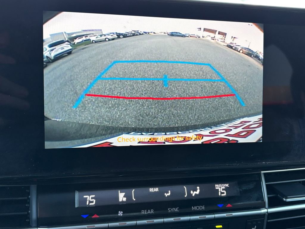 Used 2025 Toyota Sienna XLE image 30