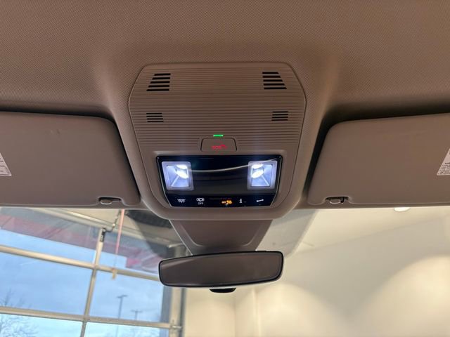 Used 2025 Volkswagen Atlas SE image 13