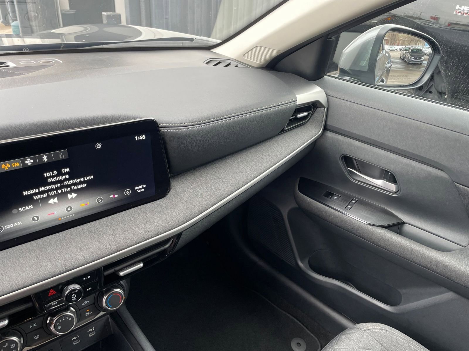 Used 2025 Nissan Kicks SV image 33