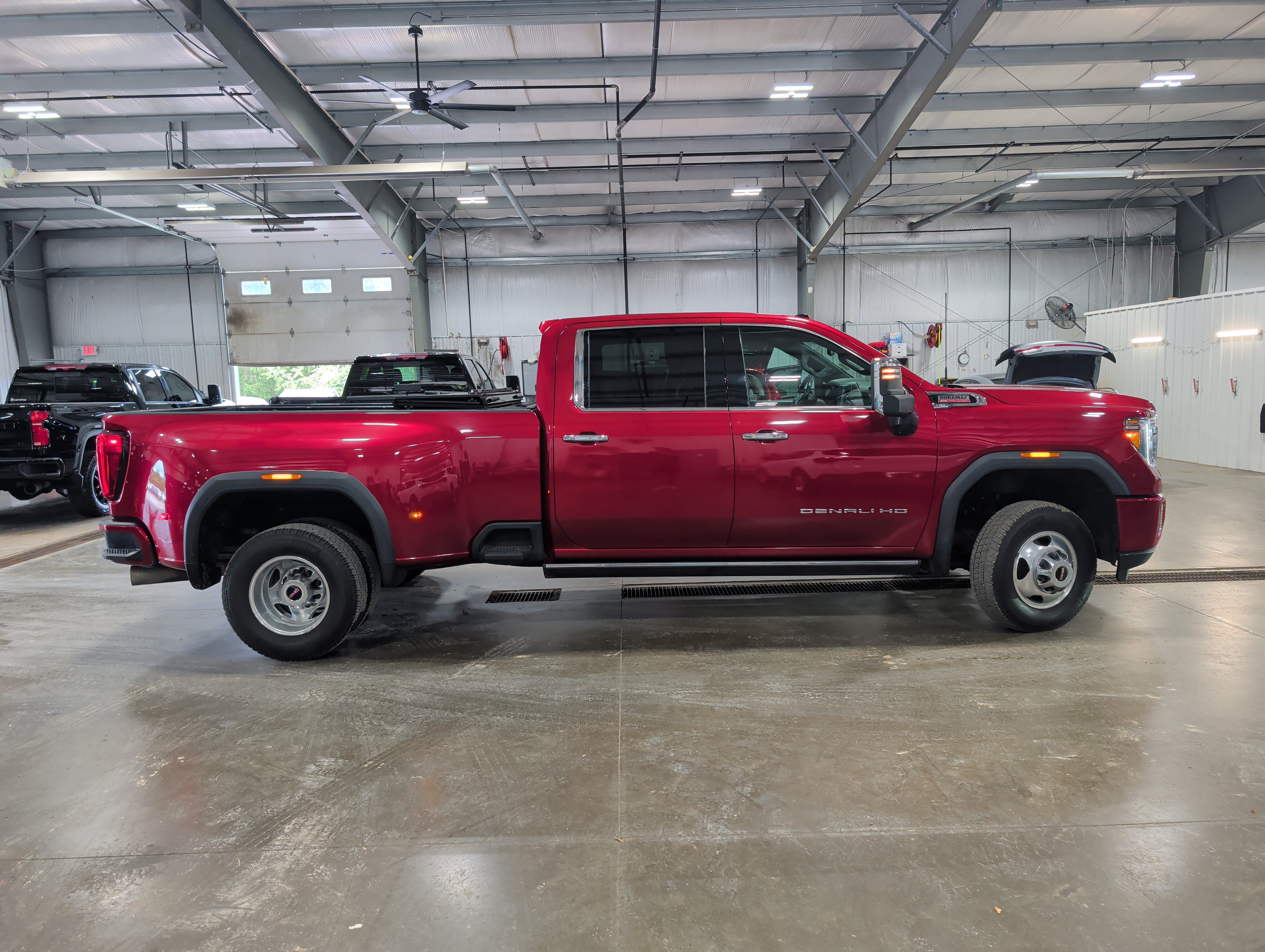 Used 2022 GMC Sierra 3500 Denali w/ Denali Ultimate Package AWD/4WD image 2