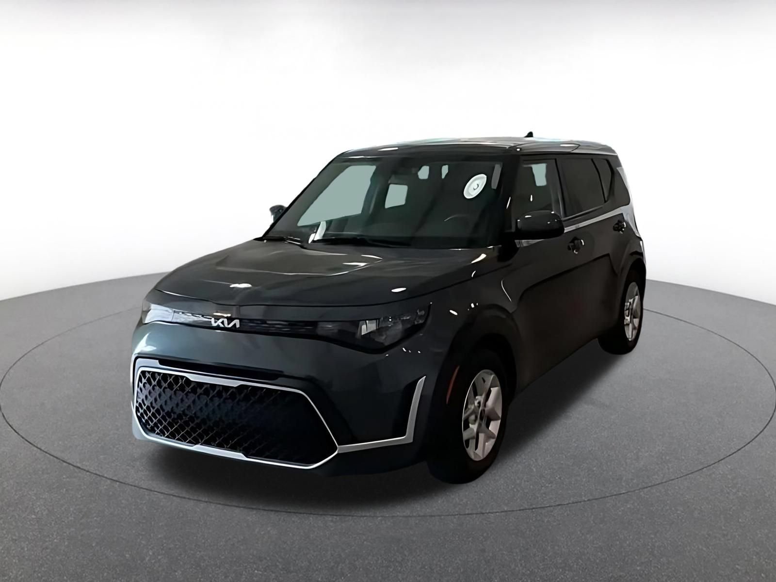 Used 2025 Kia Soul LX w/ LX Technology Package FWD image 3