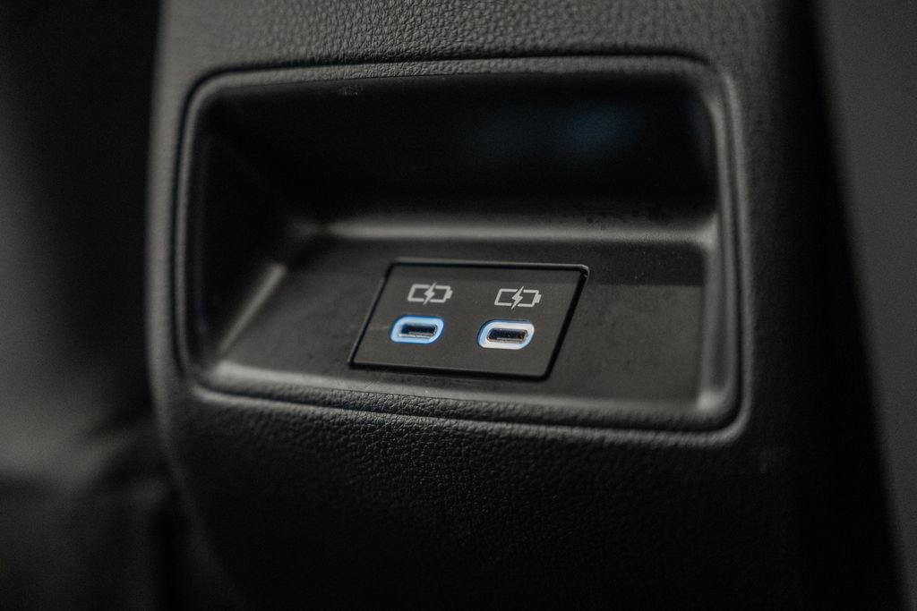 Used 2025 Toyota Corolla LE image 28