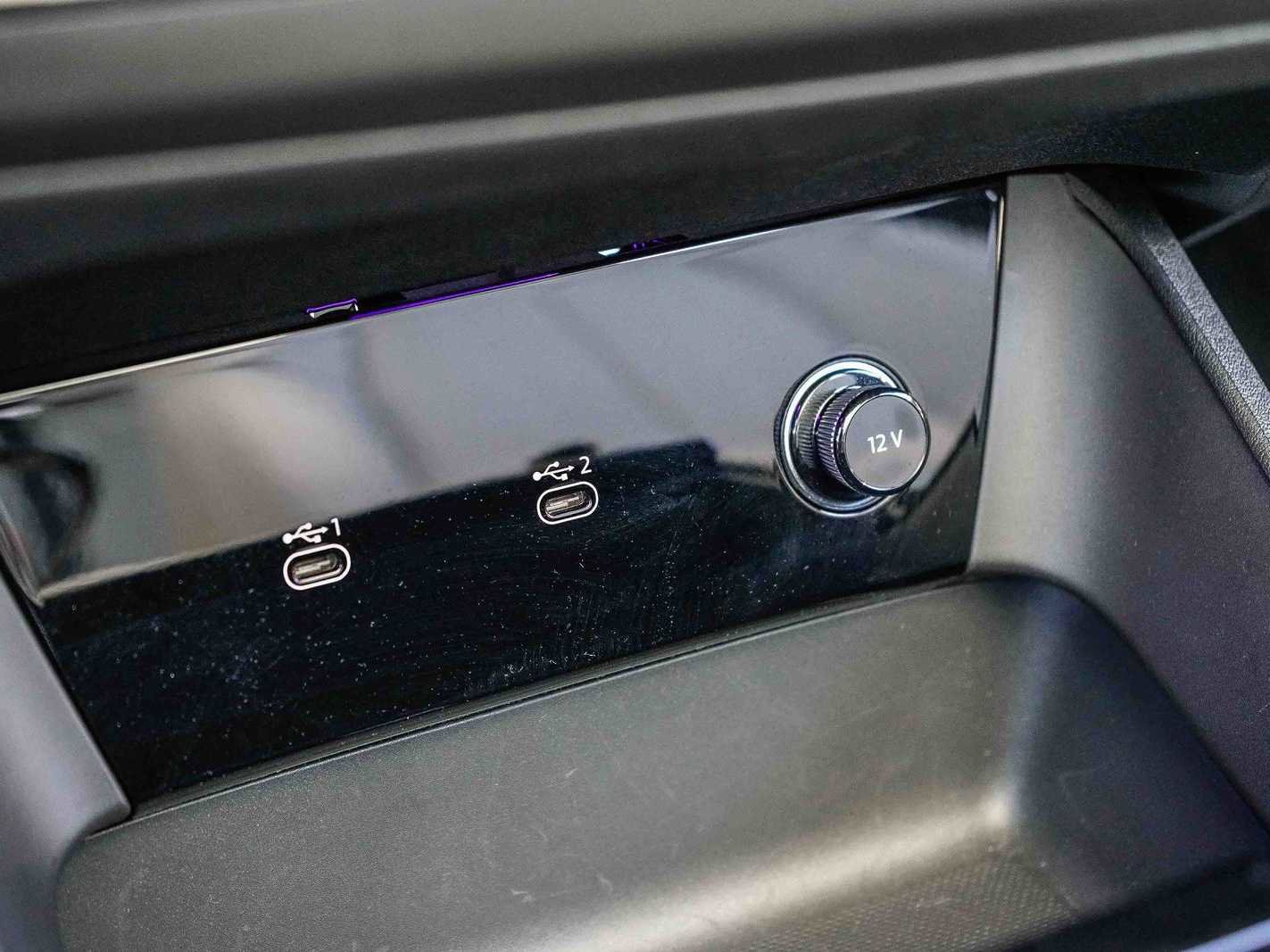 Used 2025 Audi A6 e-tron Prestige w/ Beige Warm Weather Package image 22