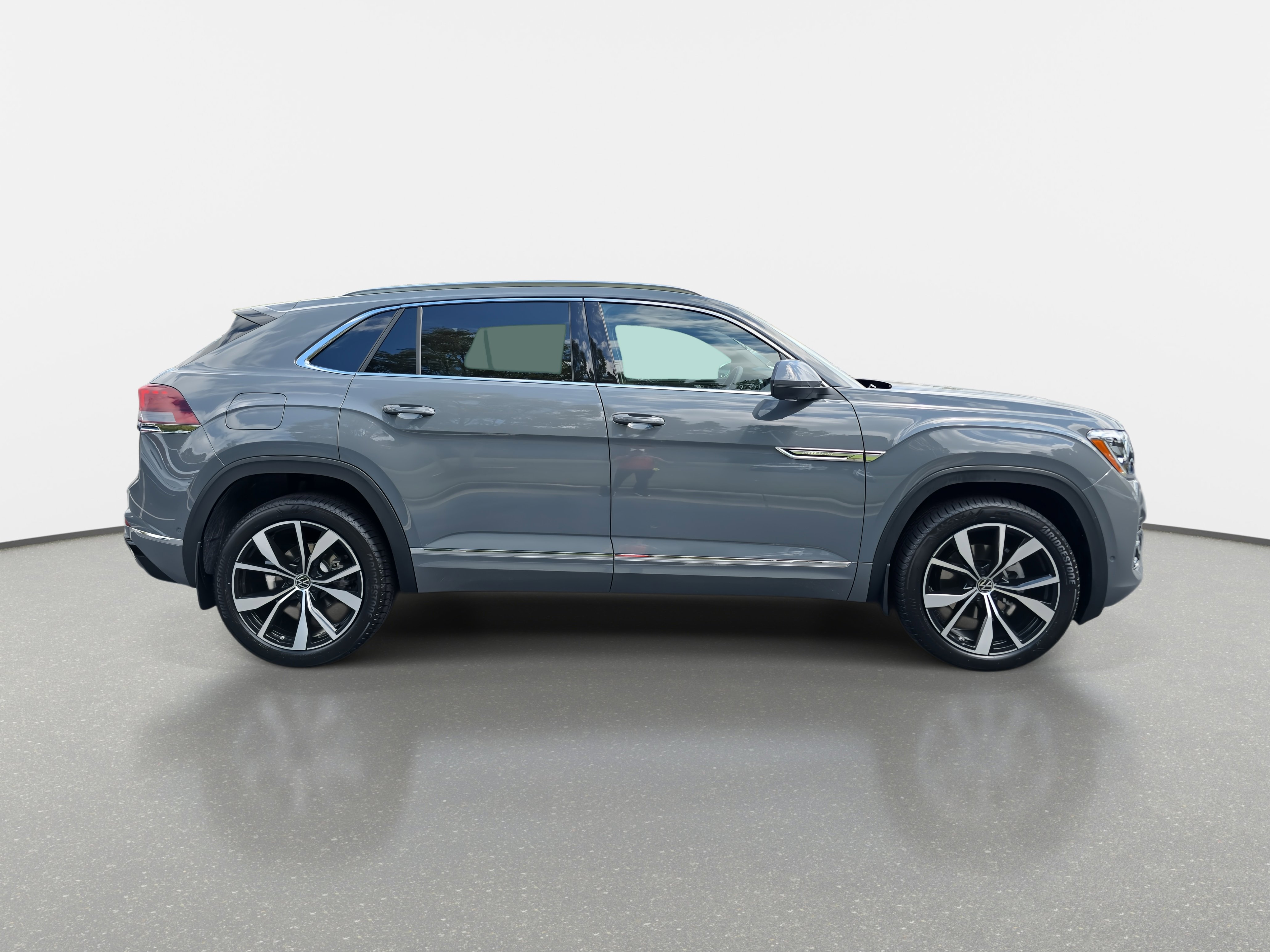 New 2026 Volkswagen Atlas Cross Sport SEL Premium R-Line image 2