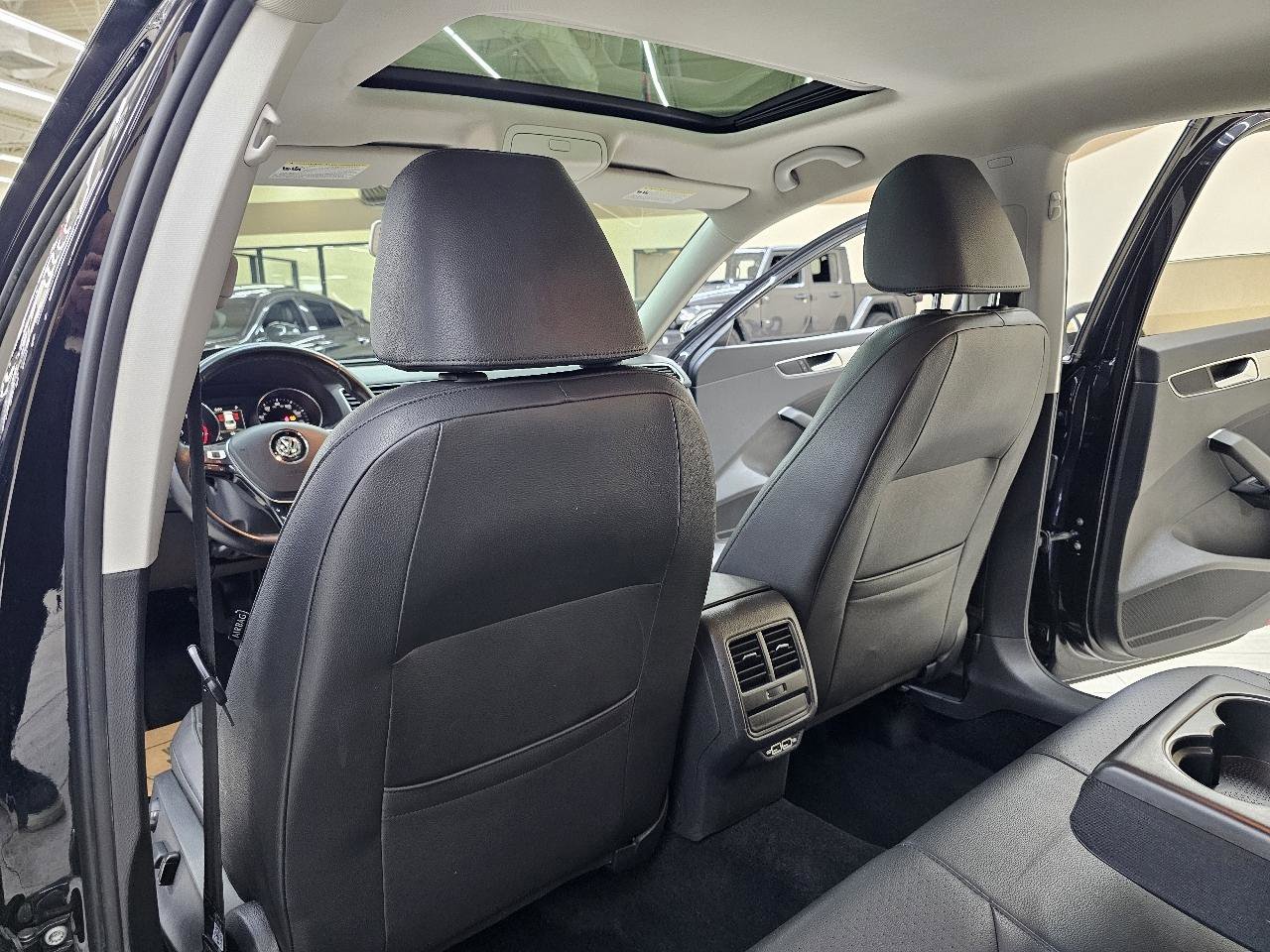 Used 2019 Volkswagen Passat Wolfsburg Edition FWD image 25