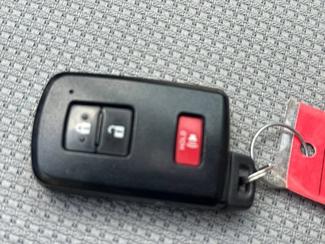 Used 2017 Toyota RAV4 XLE w/ All Weather Liner Package AWD/4WD image 29