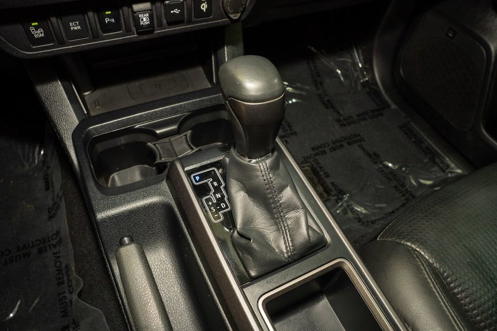 Used 2020 Toyota Tacoma TRD Off-Road w/ TRD Premium Off Road Package image 16