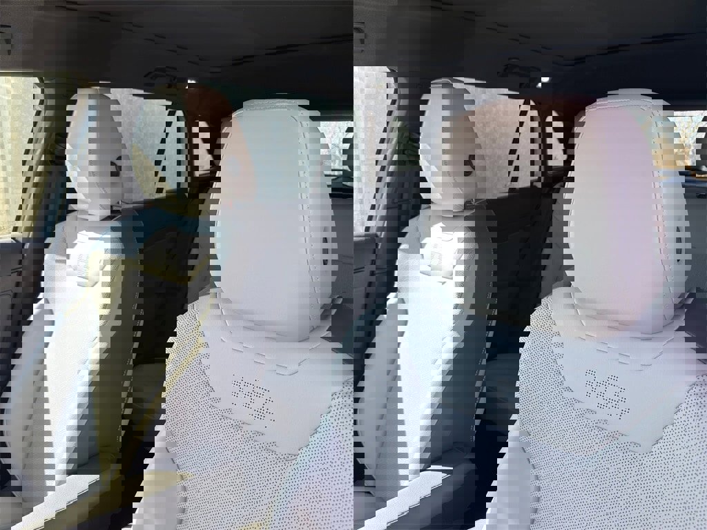 Used 2022 Volkswagen ID.4 Pro S image 10