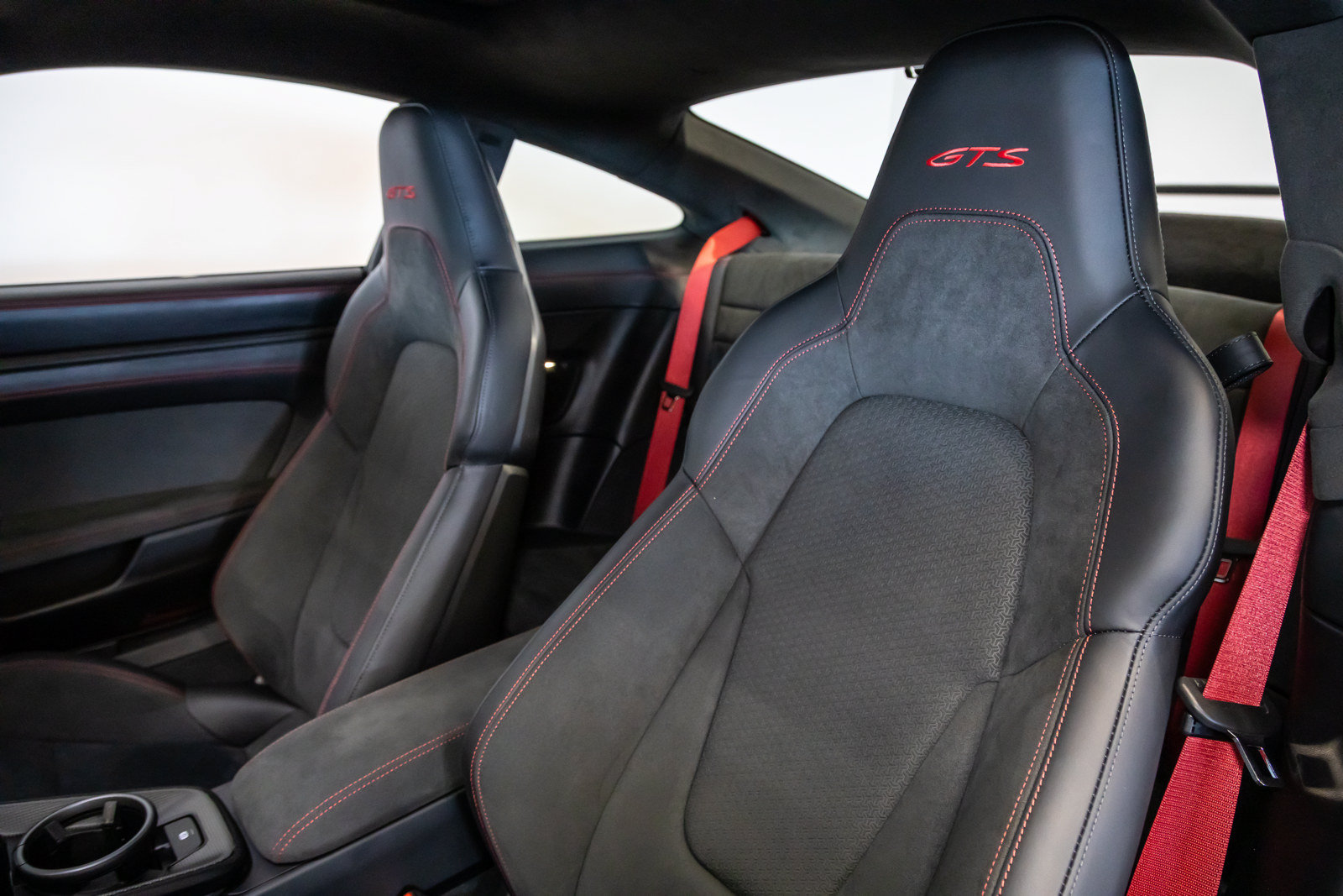 Used 2025 Porsche 911 Carrera GTS RWD image 31