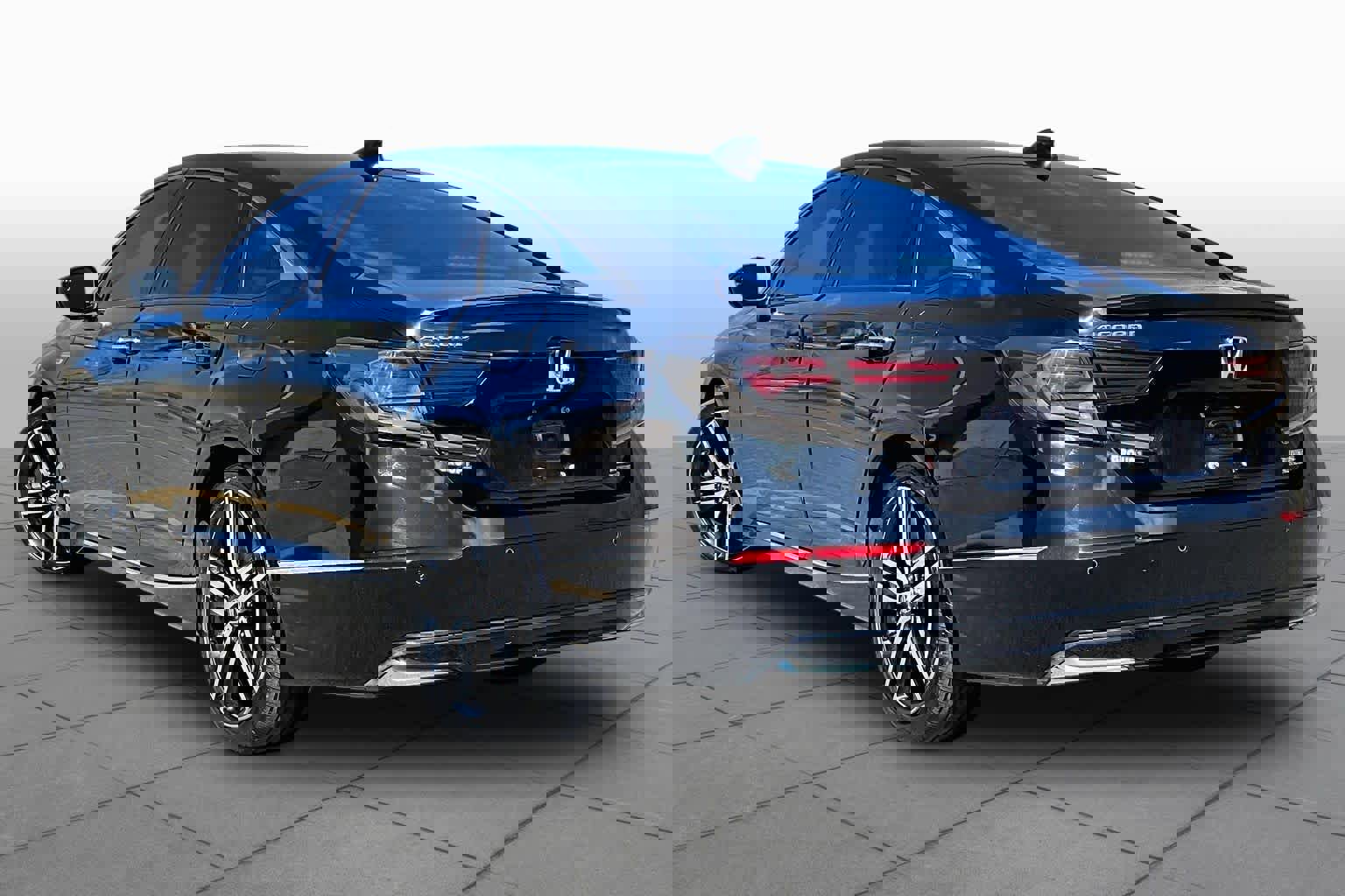 Used 2021 Honda Accord Touring image 11