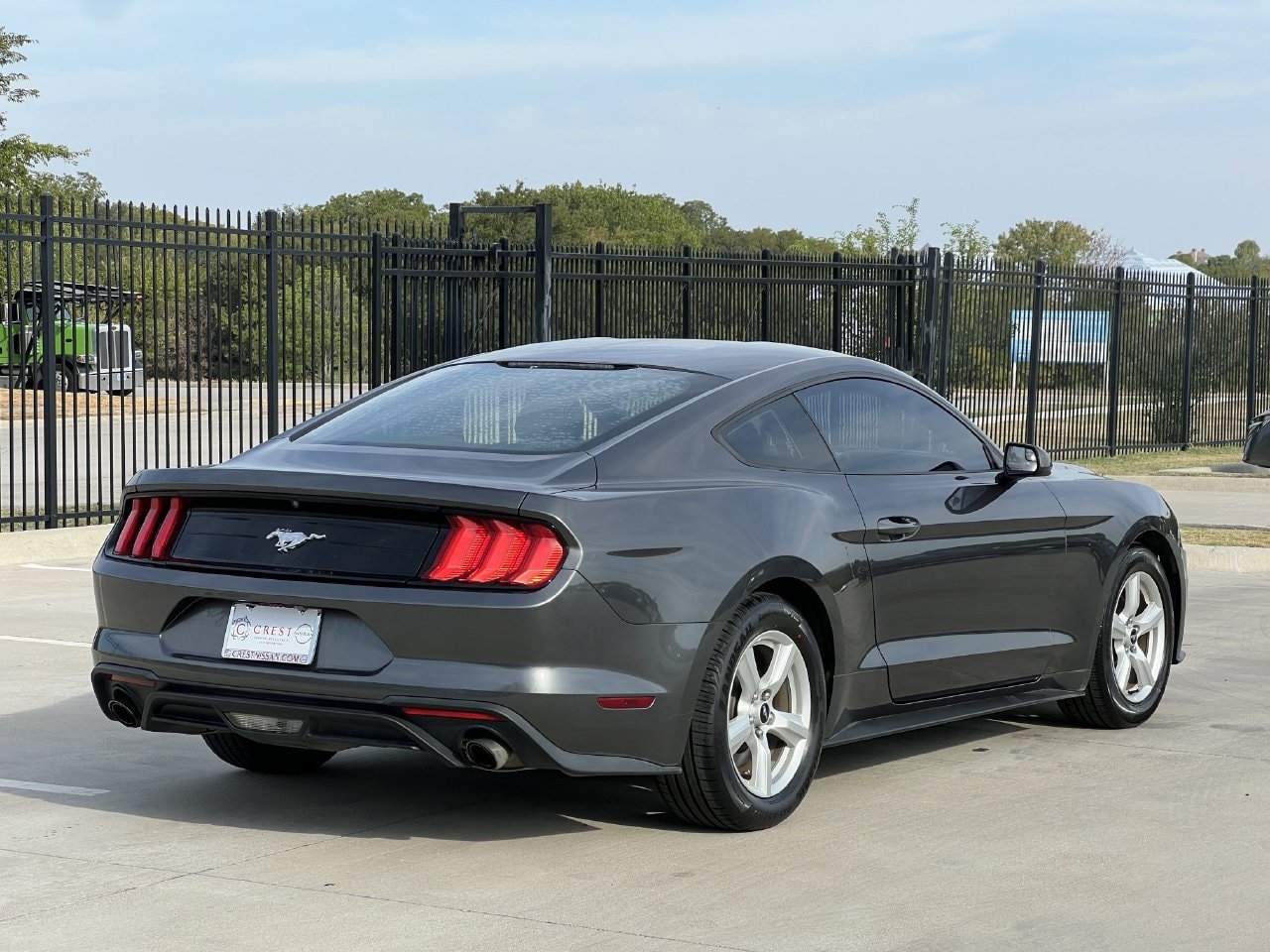 Used 2018 Ford Mustang Coupe RWD image 4