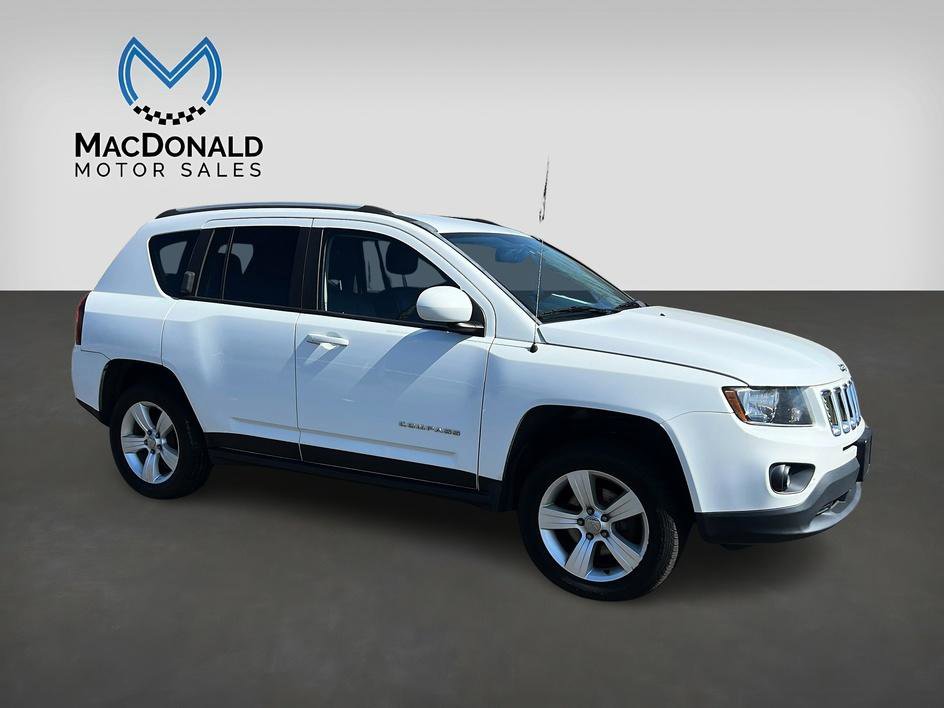 Used 2016 Jeep Compass Latitude image 2