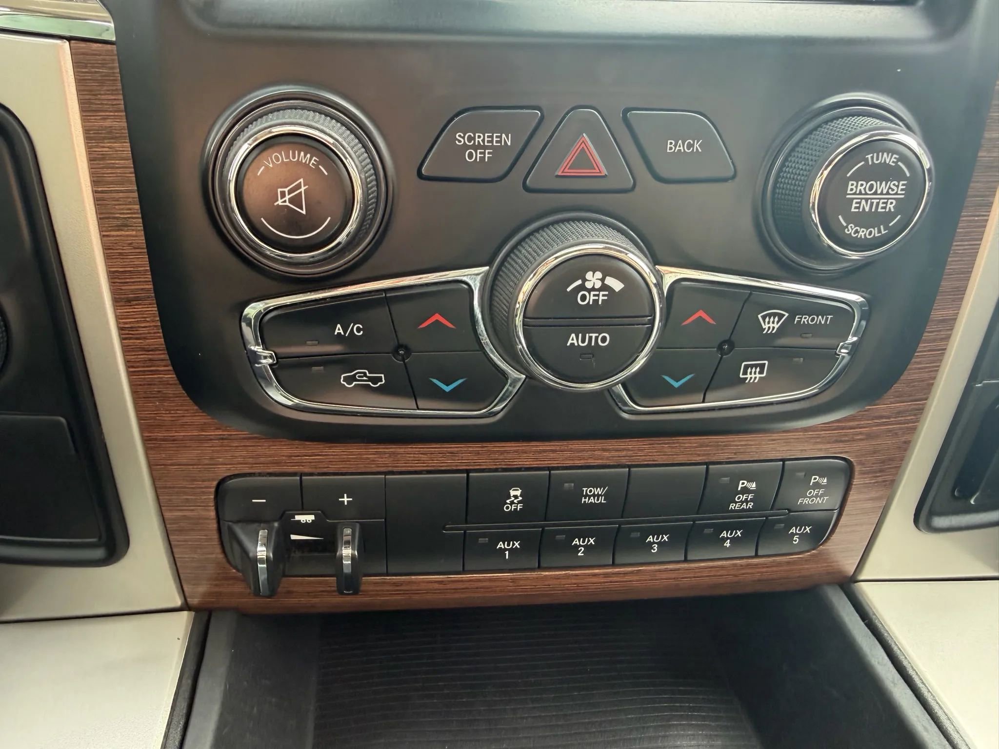 Used 2016 RAM 2500 Laramie w/ Convenience Group image 27