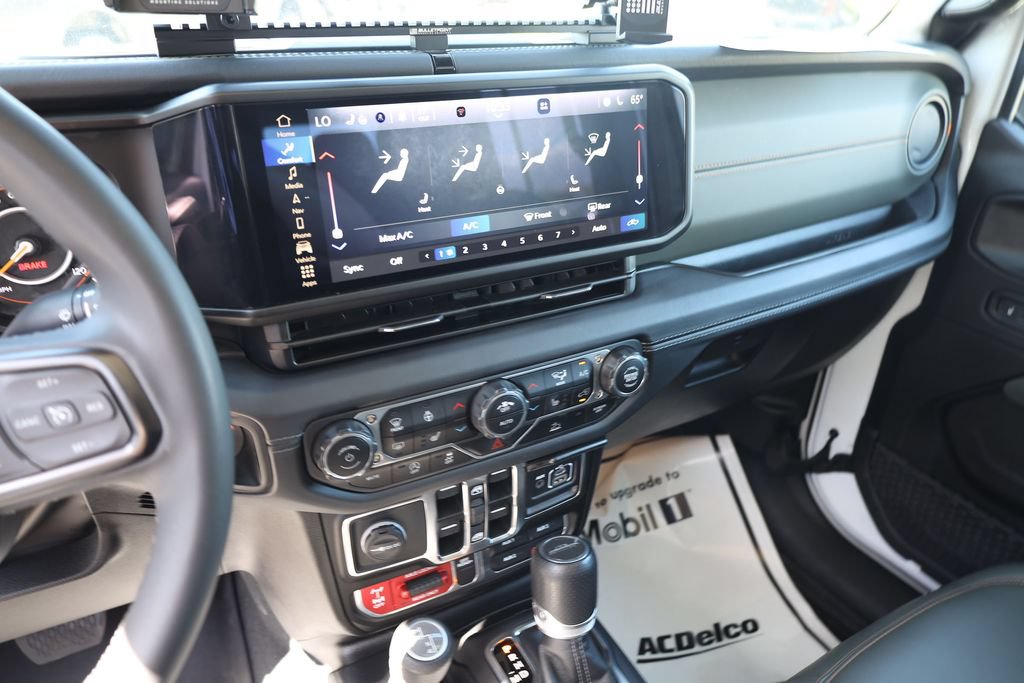 Used 2025 Jeep Gladiator Mojave w/ Convenience Group AWD/4WD image 14