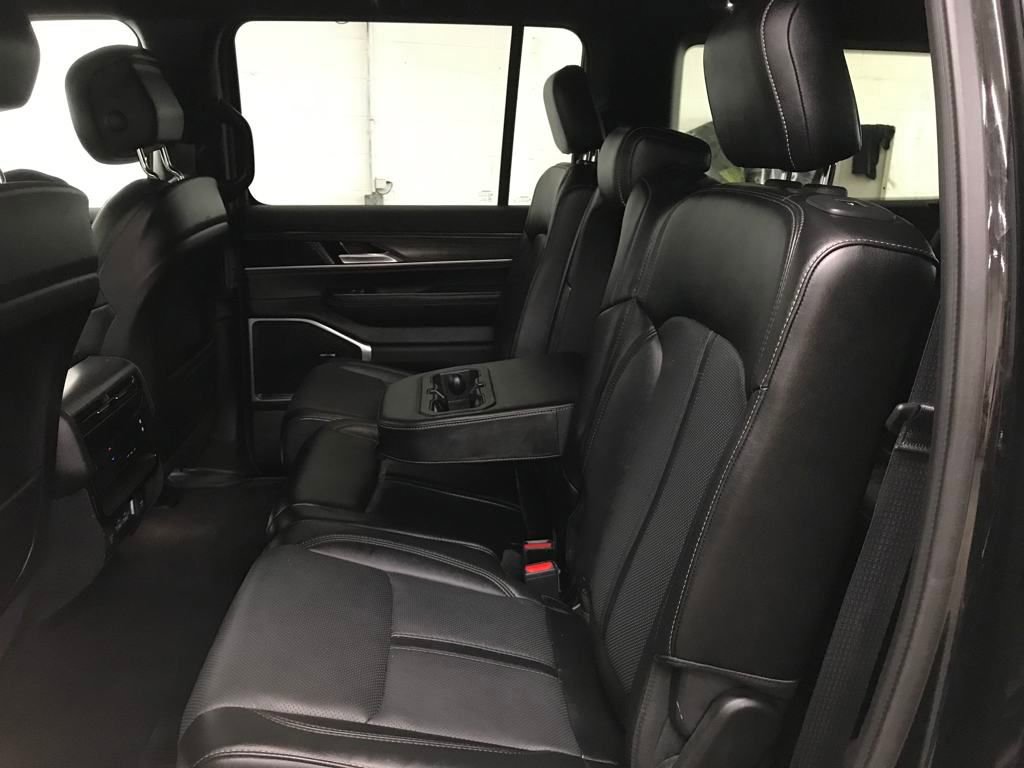 Used 2024 Jeep Wagoneer L Series II w/ Flexible Seating Group image 32