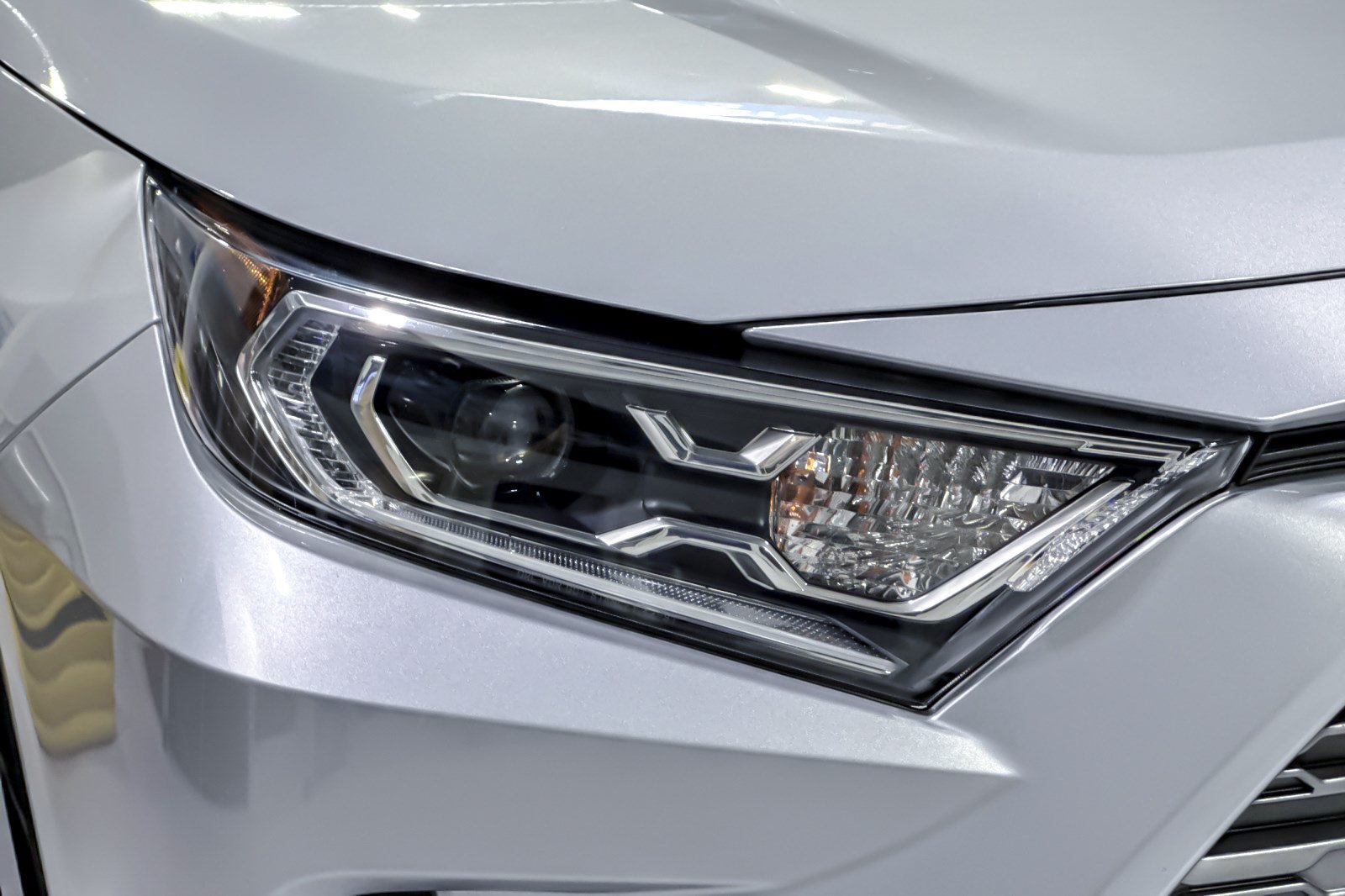Used 2021 Toyota RAV4 XSE AWD/4WD image 12