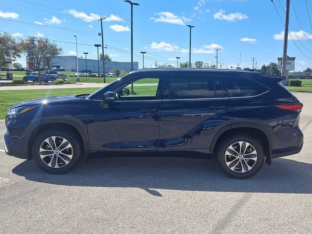 Used 2021 Toyota Highlander XLE AWD/4WD image 8