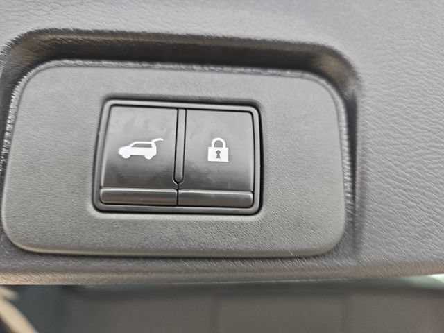 Used 2022 Nissan Rogue SV w/ SV Premium Package FWD image 34