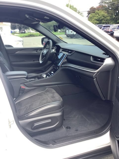 Certified 2023 Jeep Grand Cherokee L Altitude AWD/4WD image 24