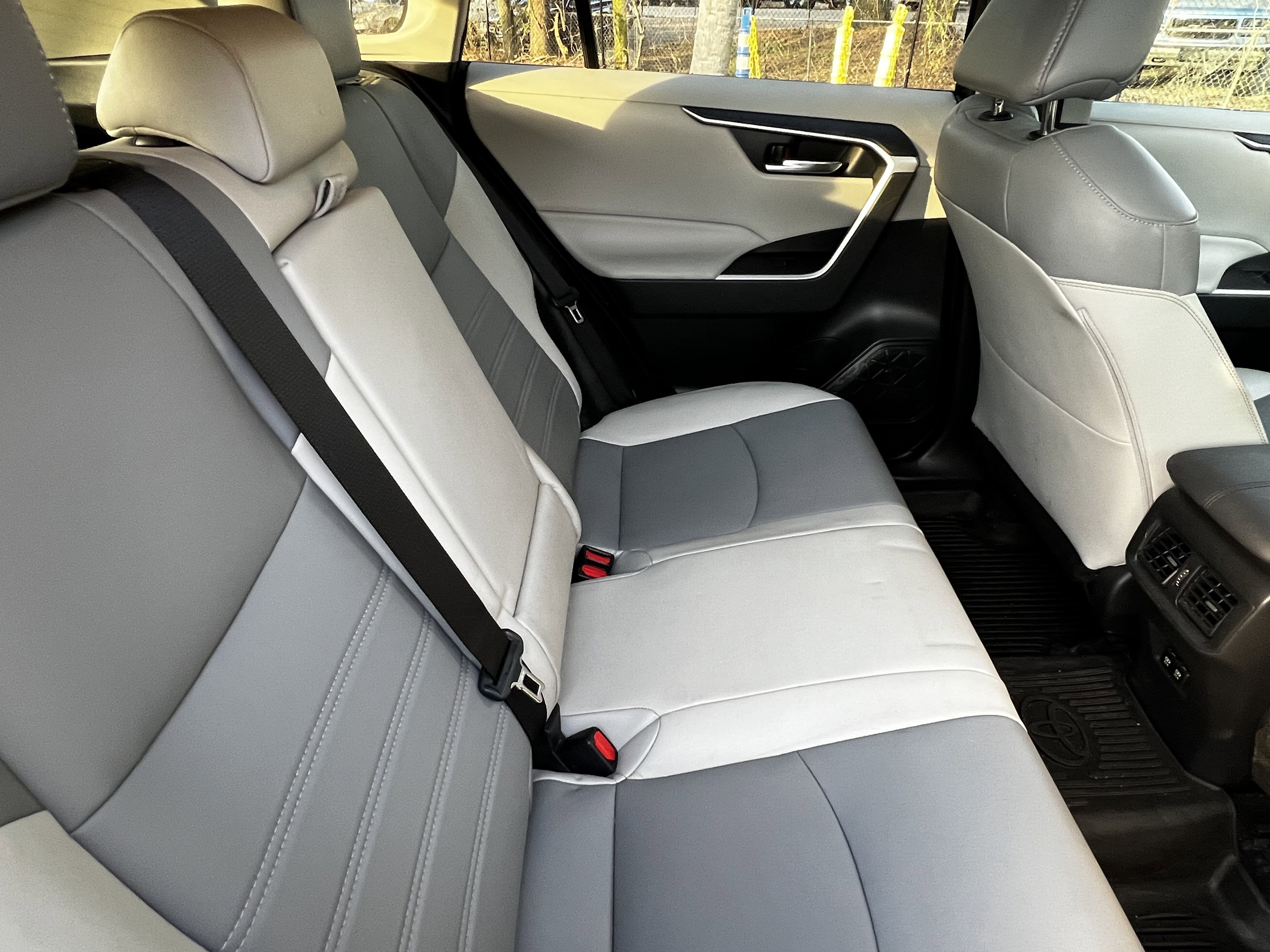 Used 2020 Toyota RAV4 XLE Premium image 42