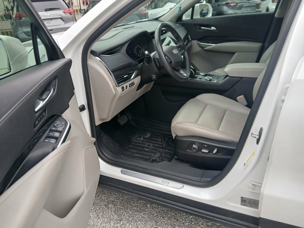 Used 2020 Cadillac XT4 Premium Luxury FWD image 9