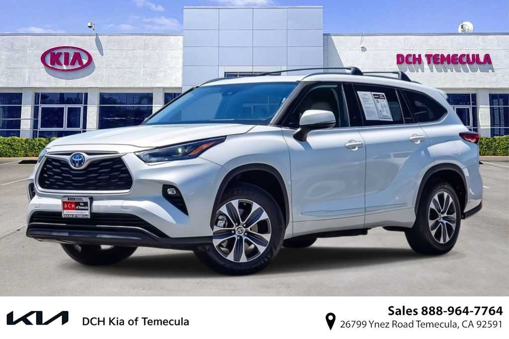 Used 2022 Toyota Highlander XLE FWD video 1
