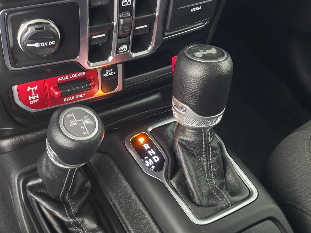 Used 2024 Jeep Wrangler Unlimited AWD/4WD image 16