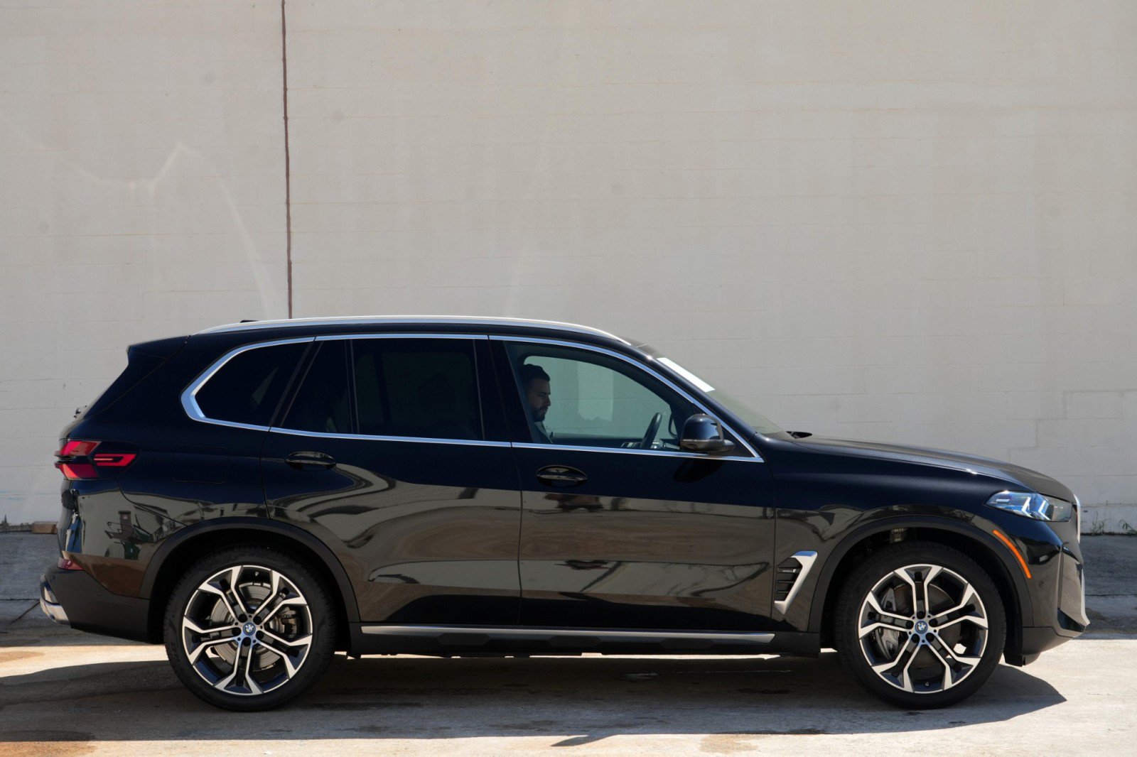 Used 2024 BMW X5 xDrive50e w/ Premium Package AWD/4WD image 60