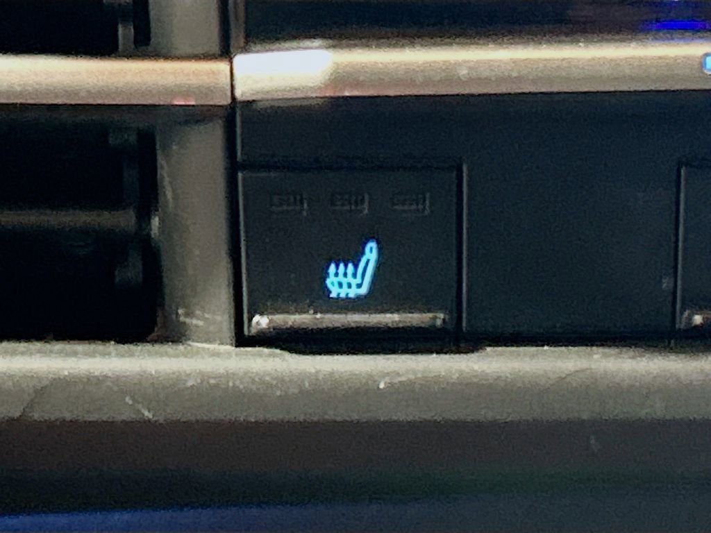 Used 2023 Toyota Sienna XLE Woodland Edition image 19