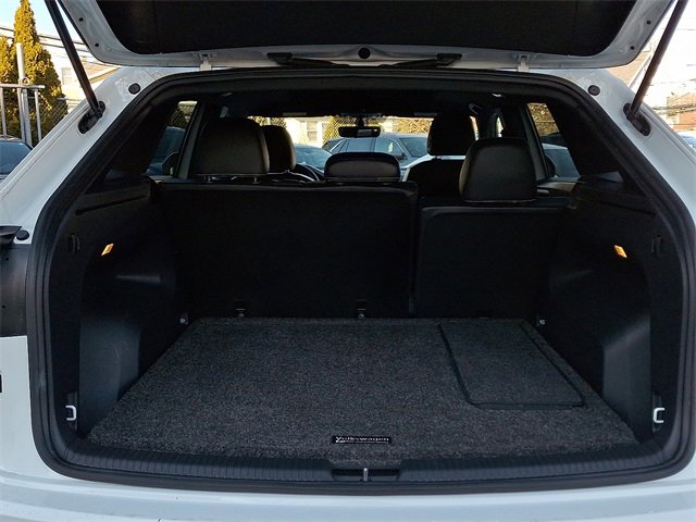 Certified 2022 Volkswagen Atlas Cross Sport SE image 28