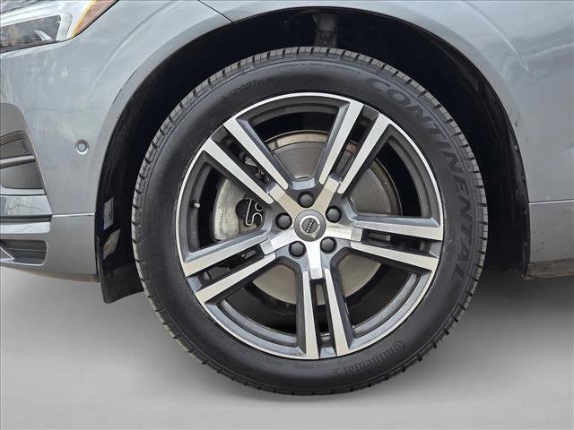Used 2018 Volvo XC60 T6 Momentum w/ Convenience Package image 9