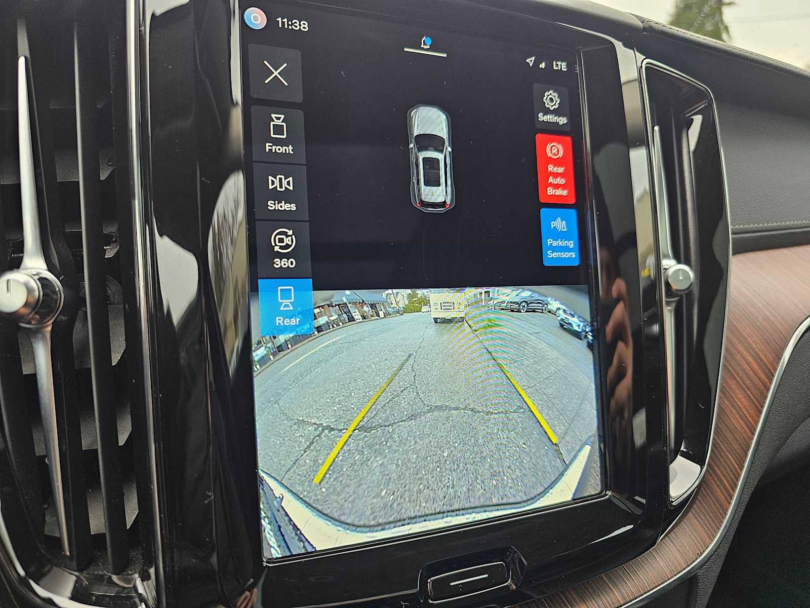 Certified 2023 Volvo XC60 B5 Ultimate image 35