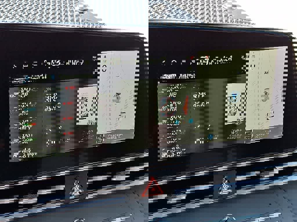 Used 2025 Hyundai Elantra SEL image 17