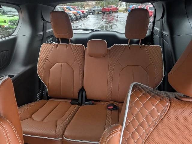 New 2026 Chrysler Pacifica Pinnacle image 12