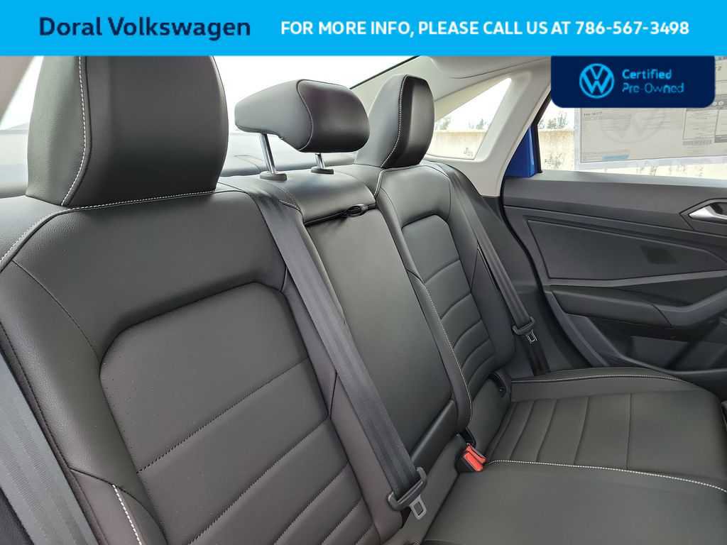 Certified 2023 Volkswagen Jetta SE w/ Panoramic Sunroof Package FWD image 31
