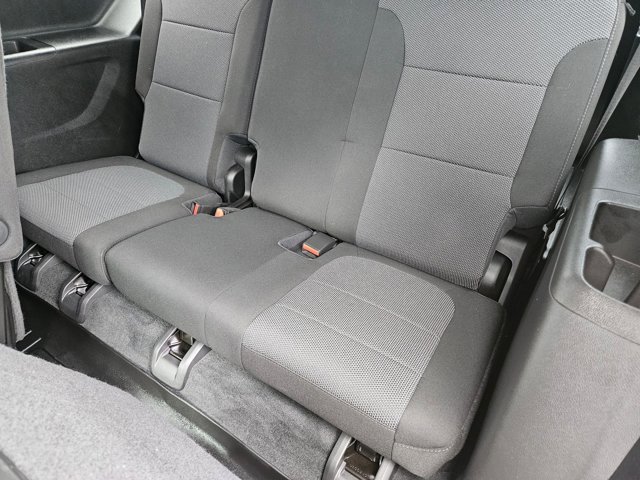 Used 2023 Chevrolet Traverse LT FWD image 19