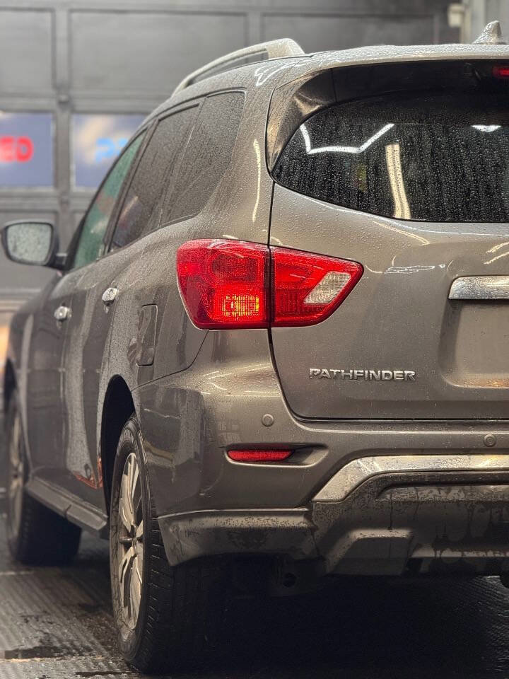 Used 2019 Nissan Pathfinder SV image 14
