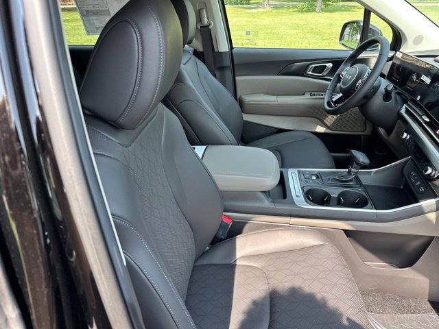 New 2026 Kia Carnival FWD image 28