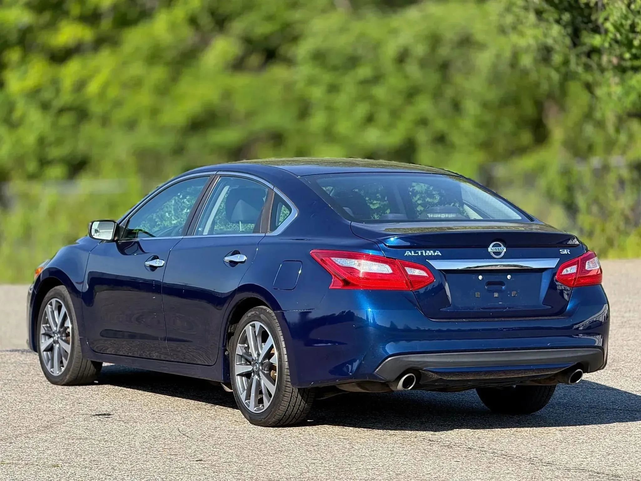 Used 2016 Nissan Altima 2.5 SR FWD image 10